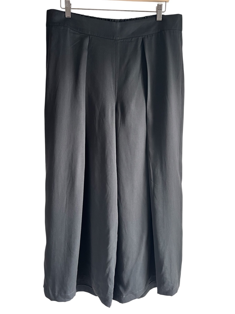 Banana Republic wide leg cropped soft lyocell culottes Sz L excellent condition